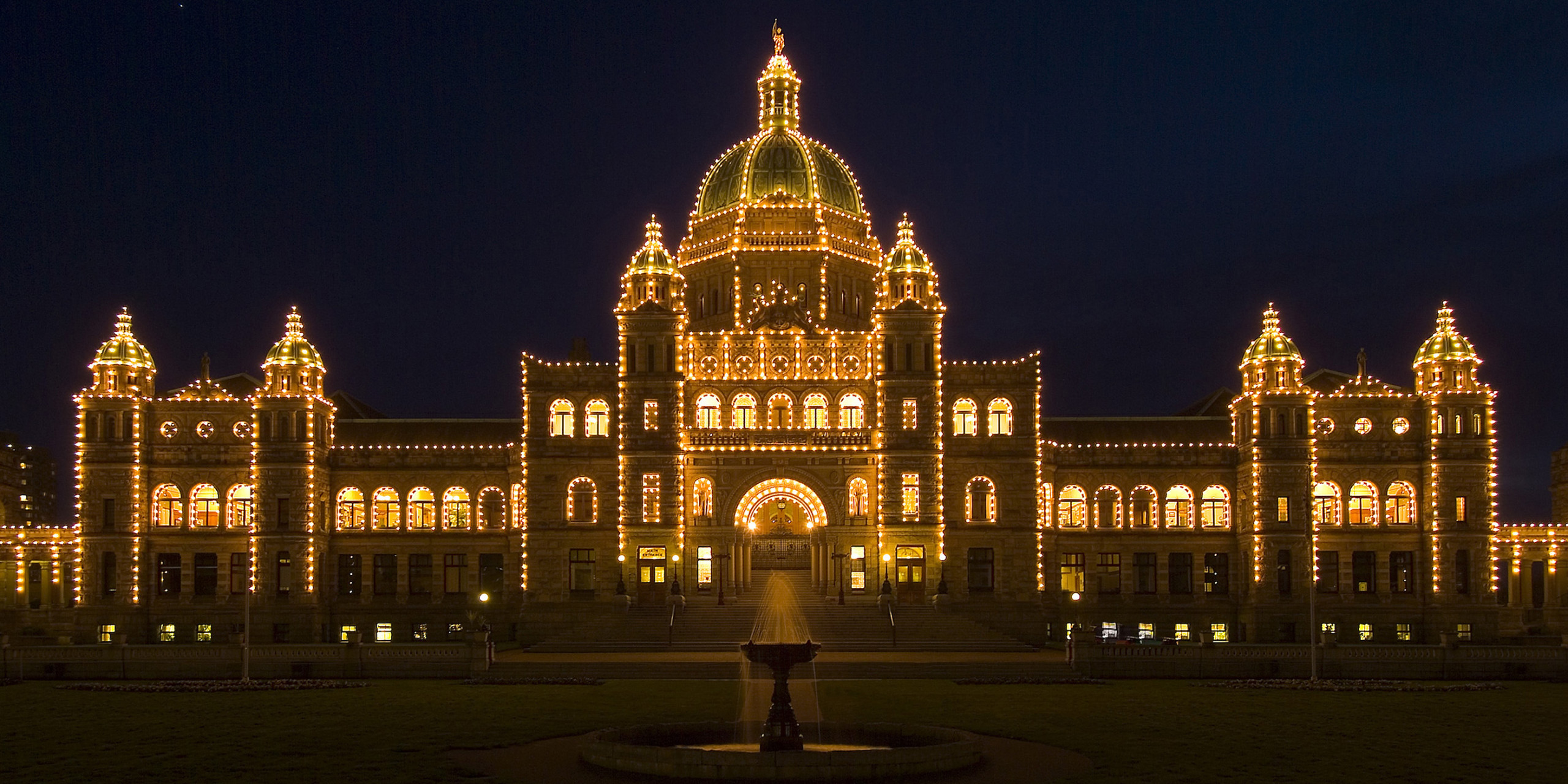 Explore Victoria: Where British Charm Meets Island Adventures